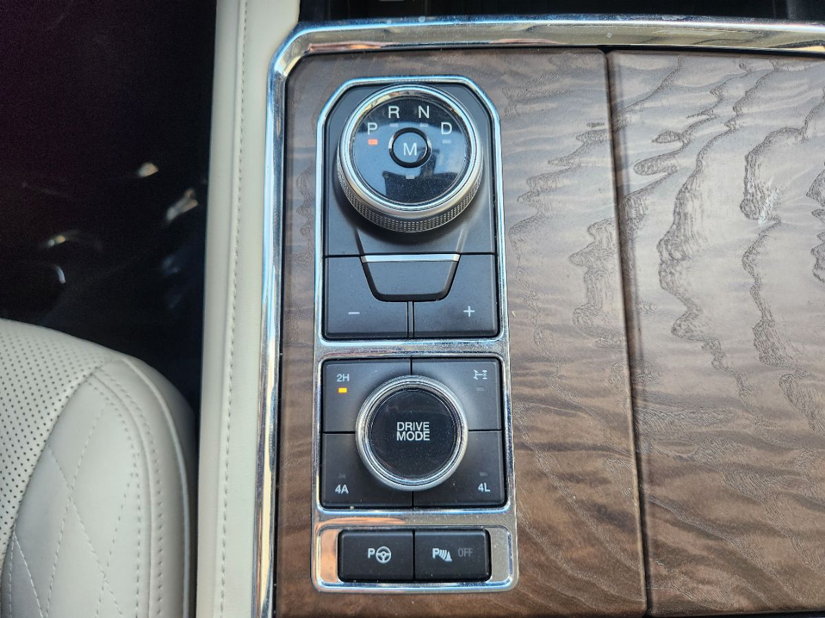Ford Expedition MAX photo 22