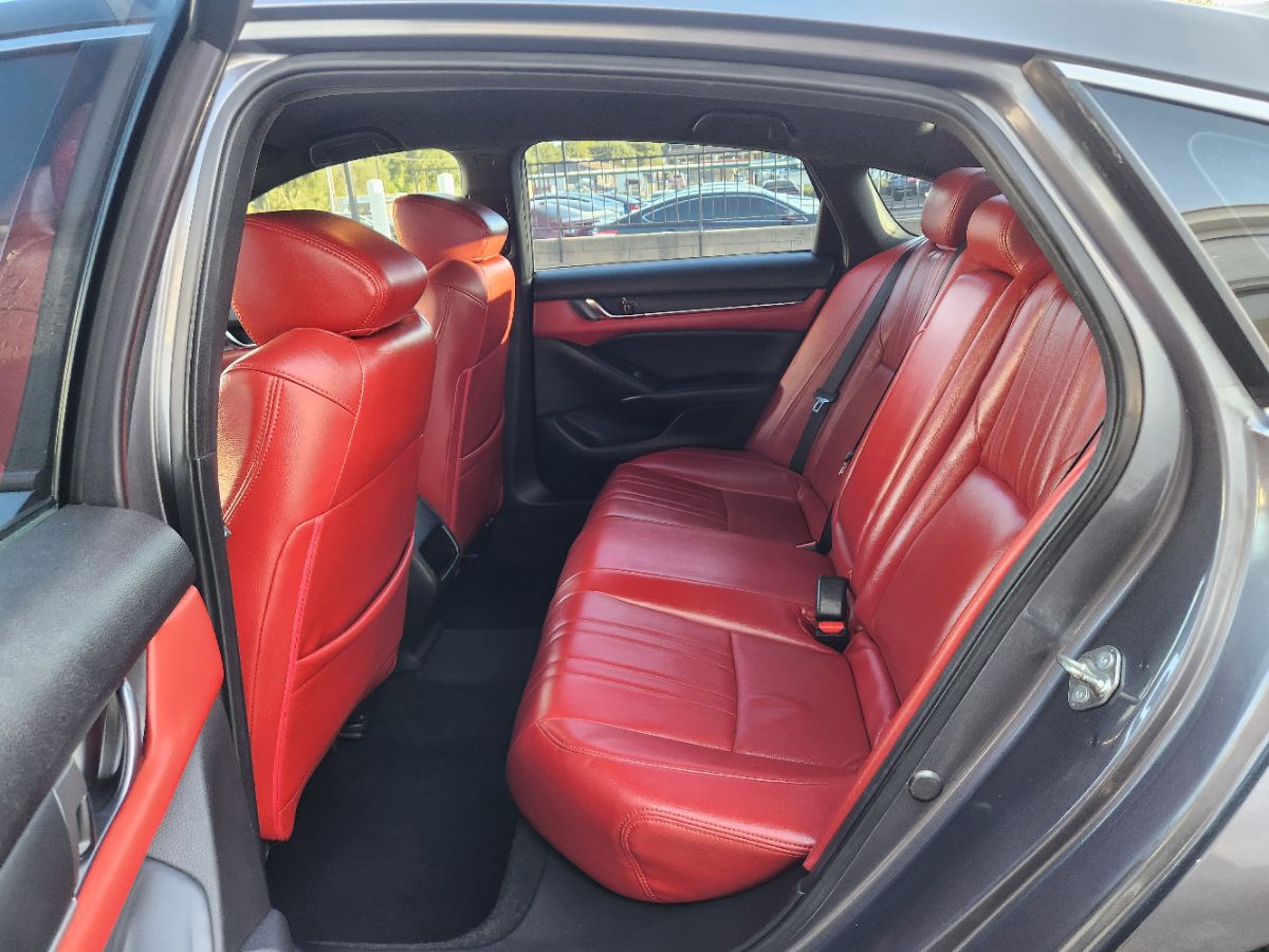 Honda Accord photo 10