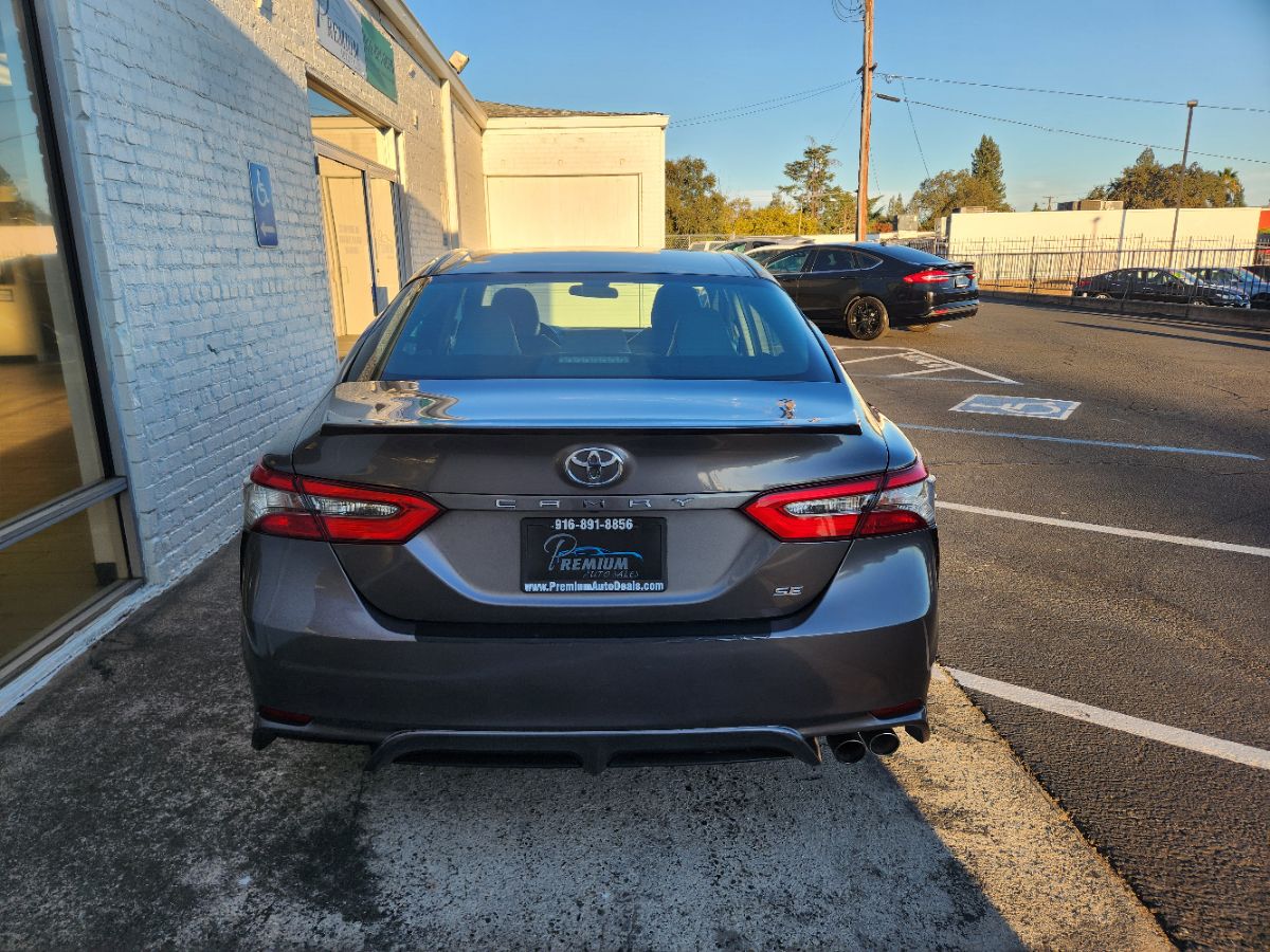 Toyota Camry photo 3