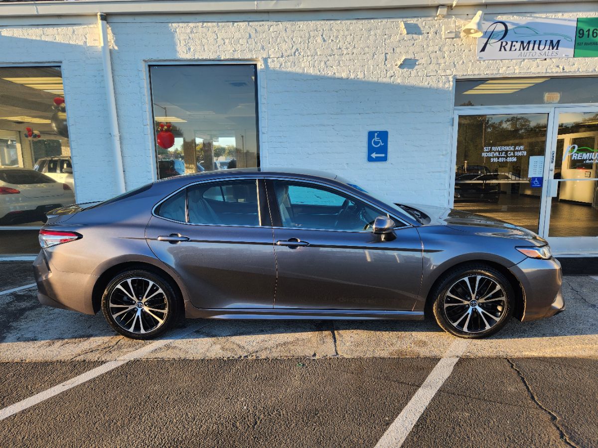 Toyota Camry photo 5