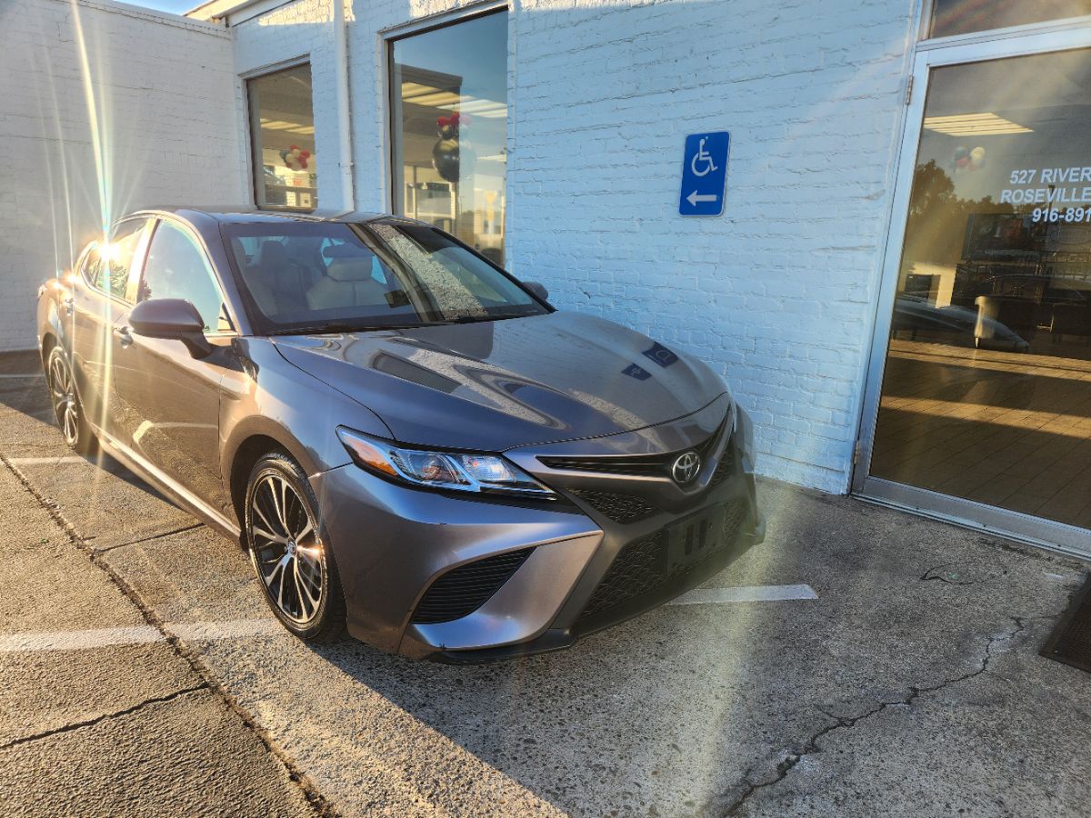 Toyota Camry photo 6