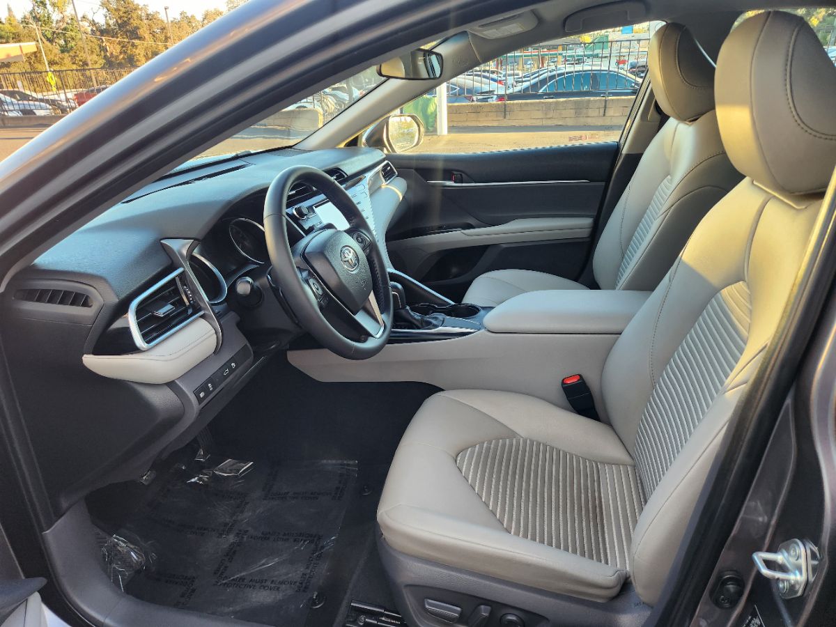 Toyota Camry photo 8