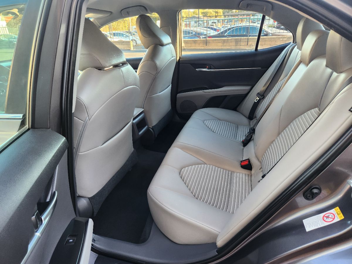 Toyota Camry photo 9