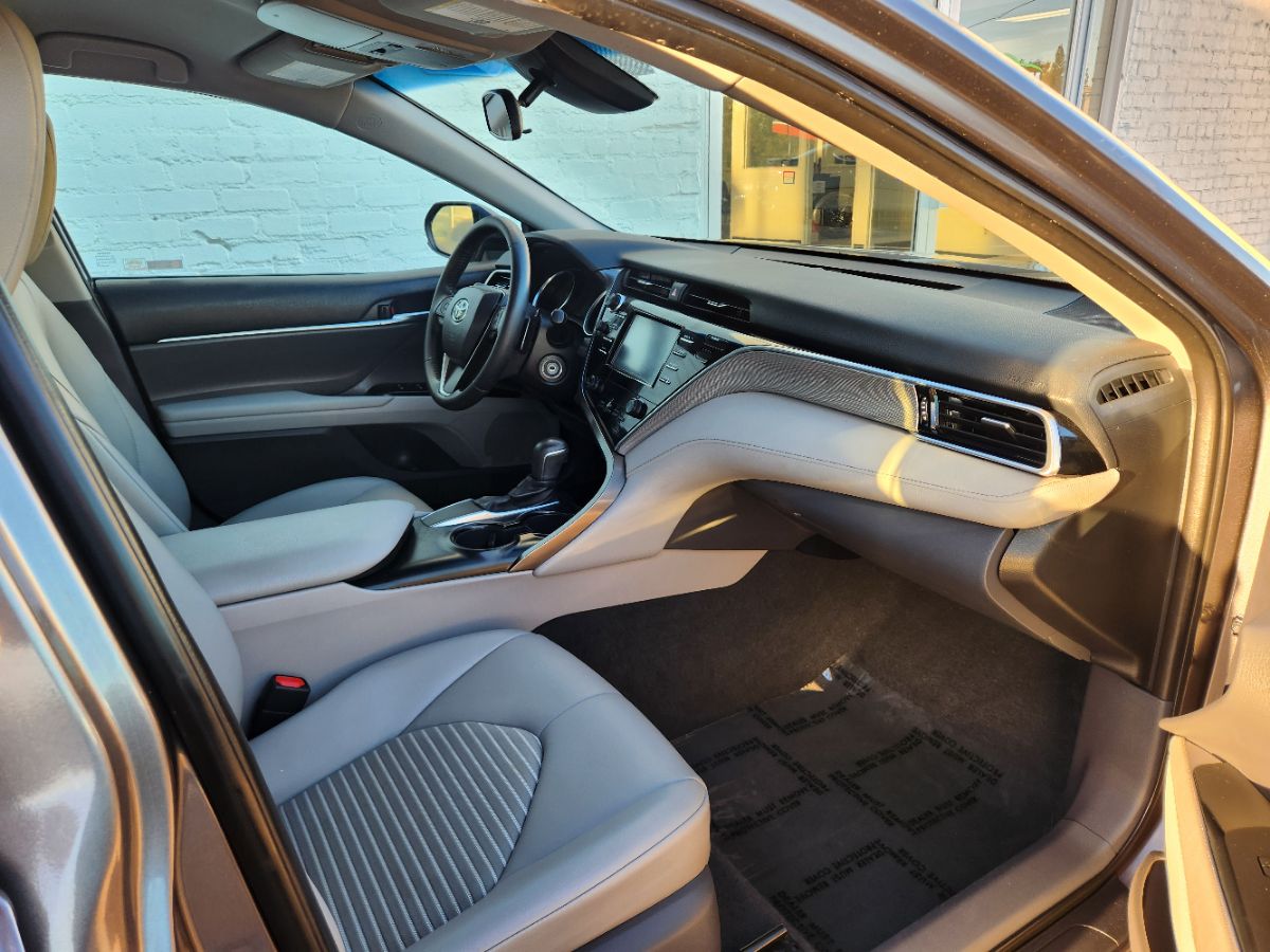 Toyota Camry photo 12