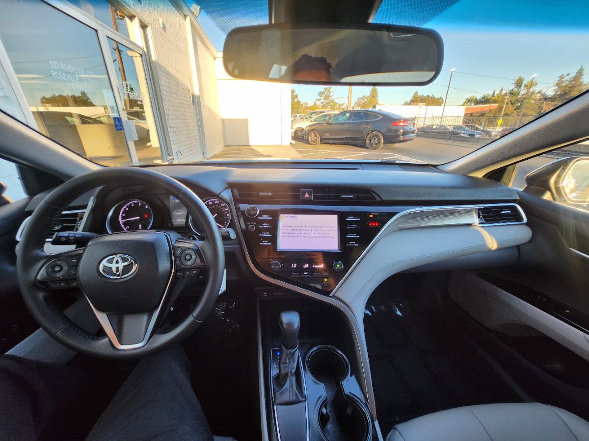 Toyota Camry photo 13