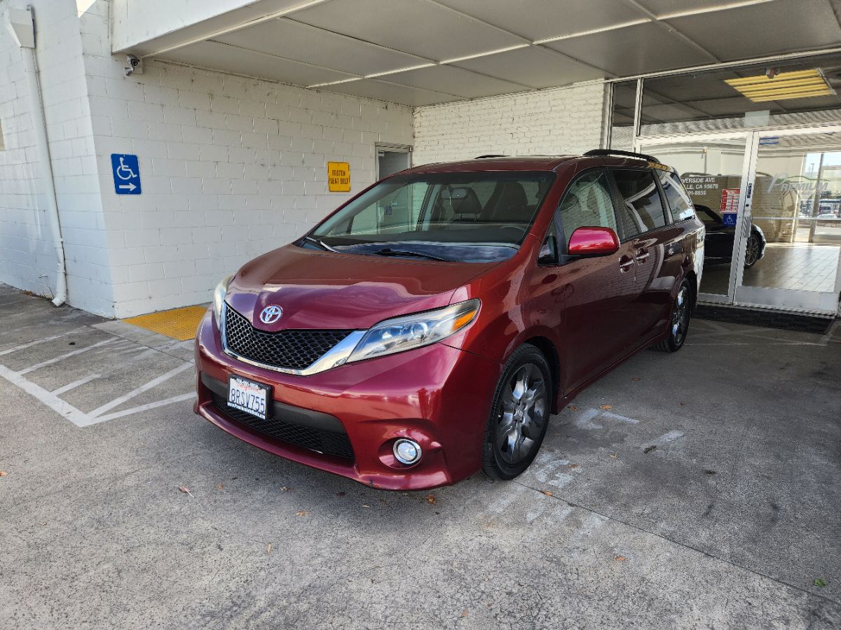 Toyota Sienna photo 26