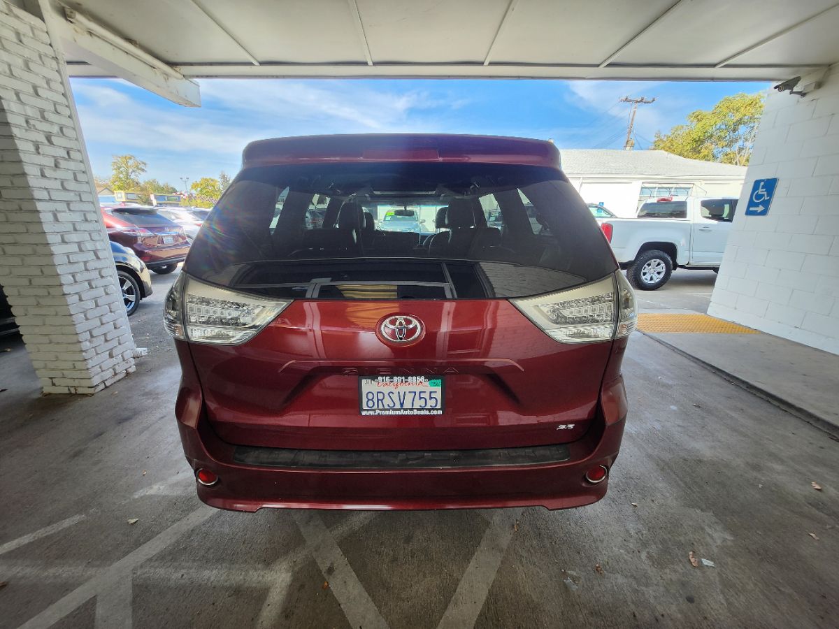 Toyota Sienna photo 4