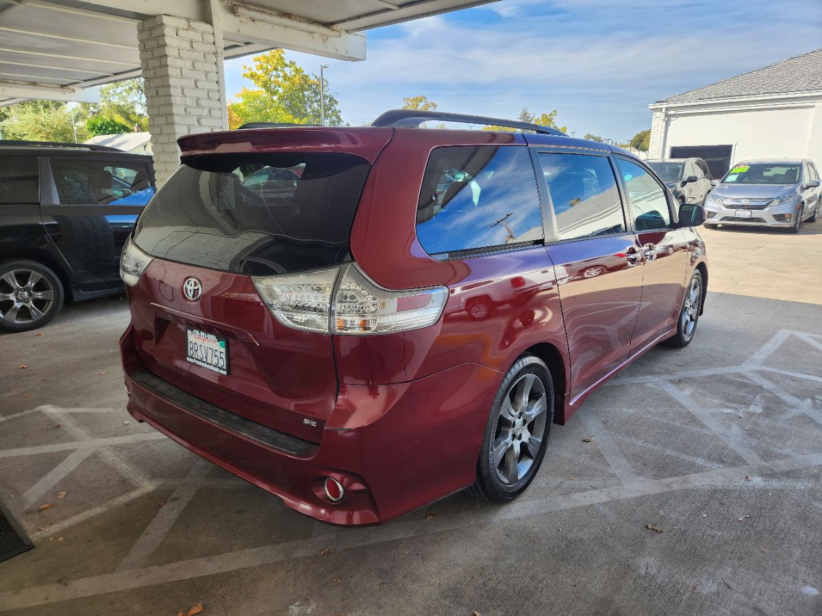Toyota Sienna photo 5