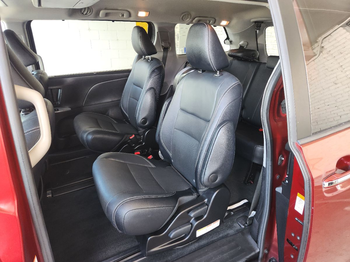 Toyota Sienna photo 10