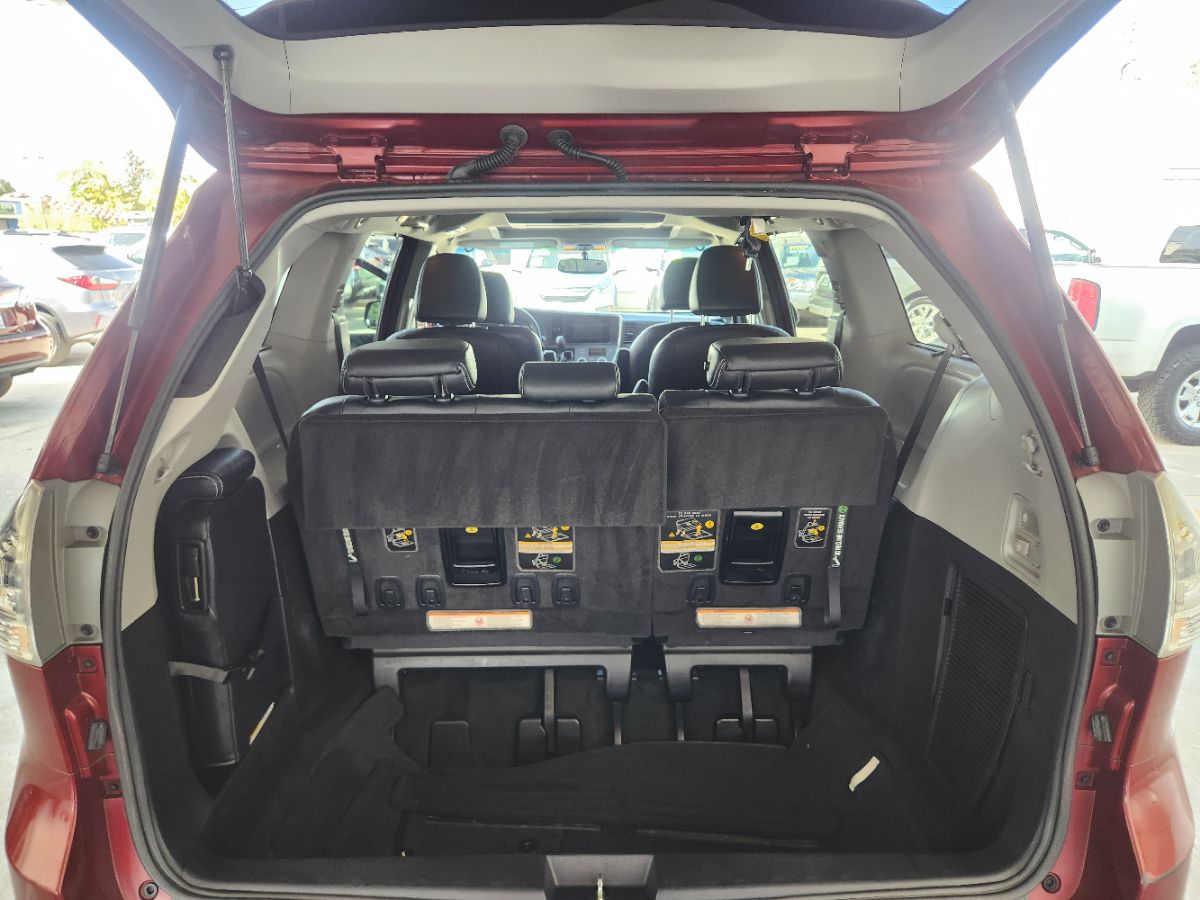 Toyota Sienna photo 12