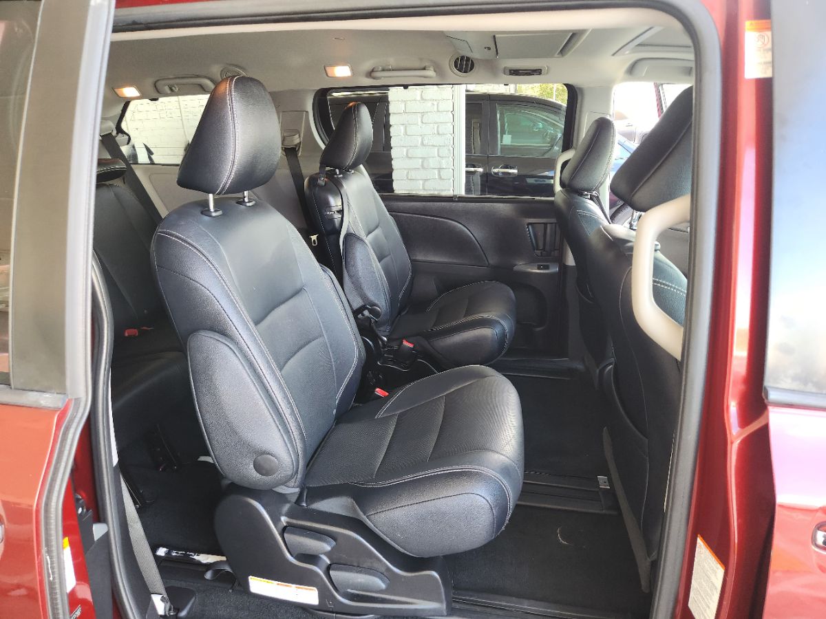 Toyota Sienna photo 13