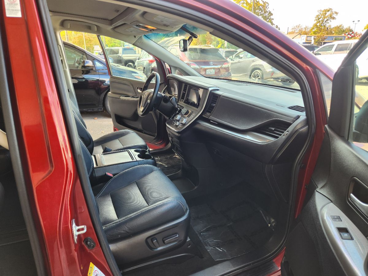 Toyota Sienna photo 14