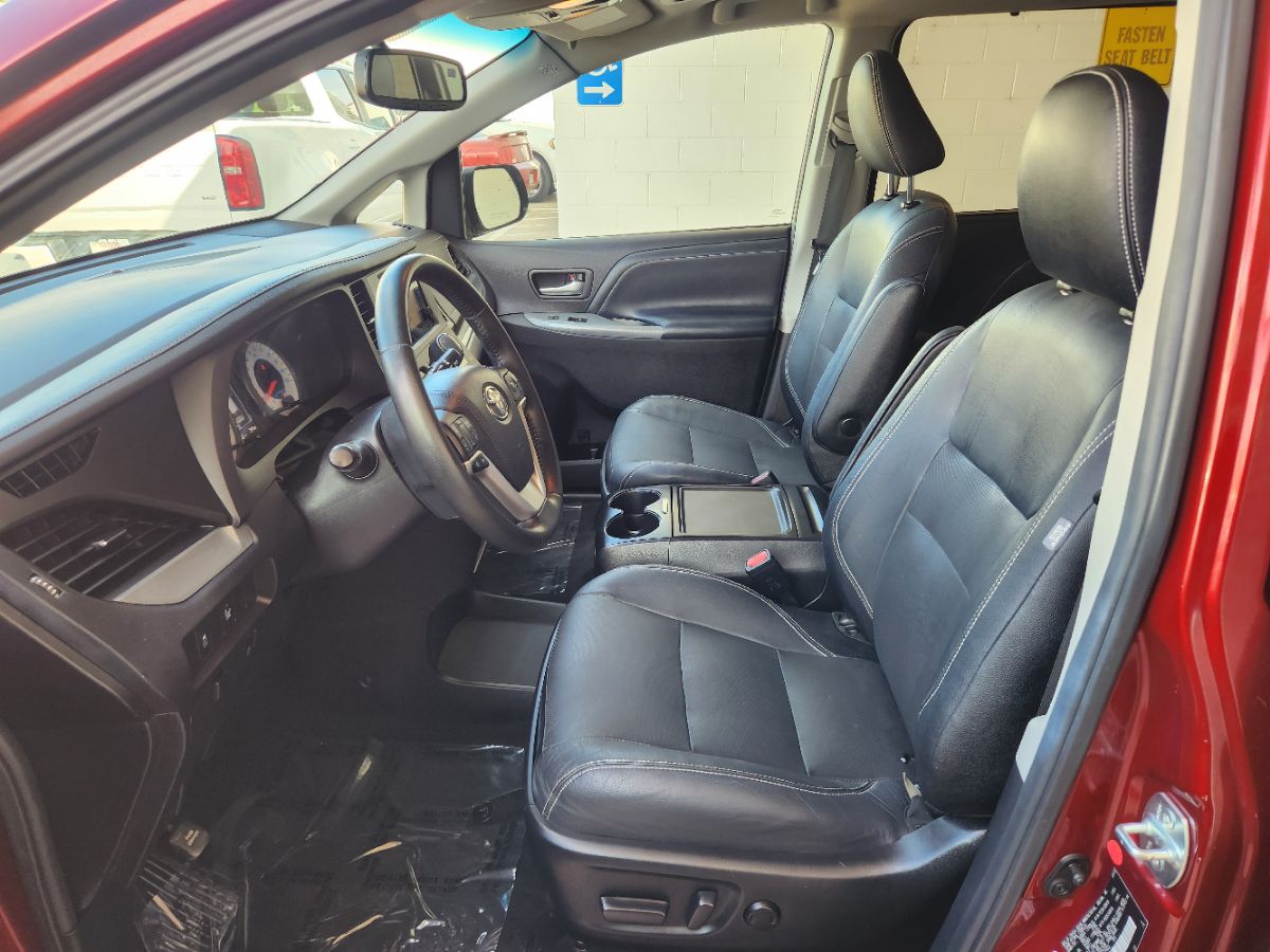 Toyota Sienna photo 9