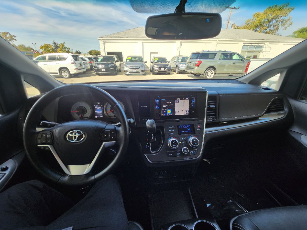 Toyota Sienna photo 15