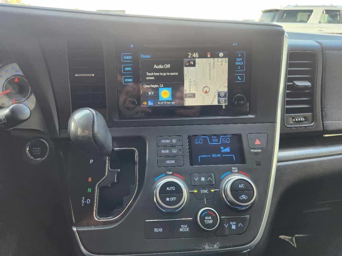 Toyota Sienna photo 16