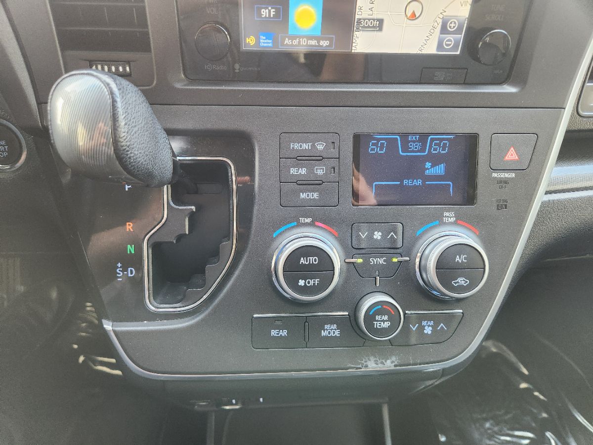 Toyota Sienna photo 19