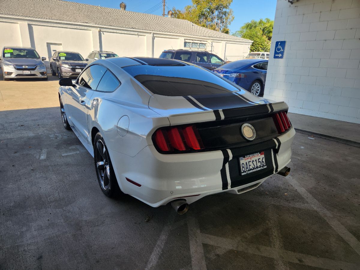 Ford Mustang photo 3