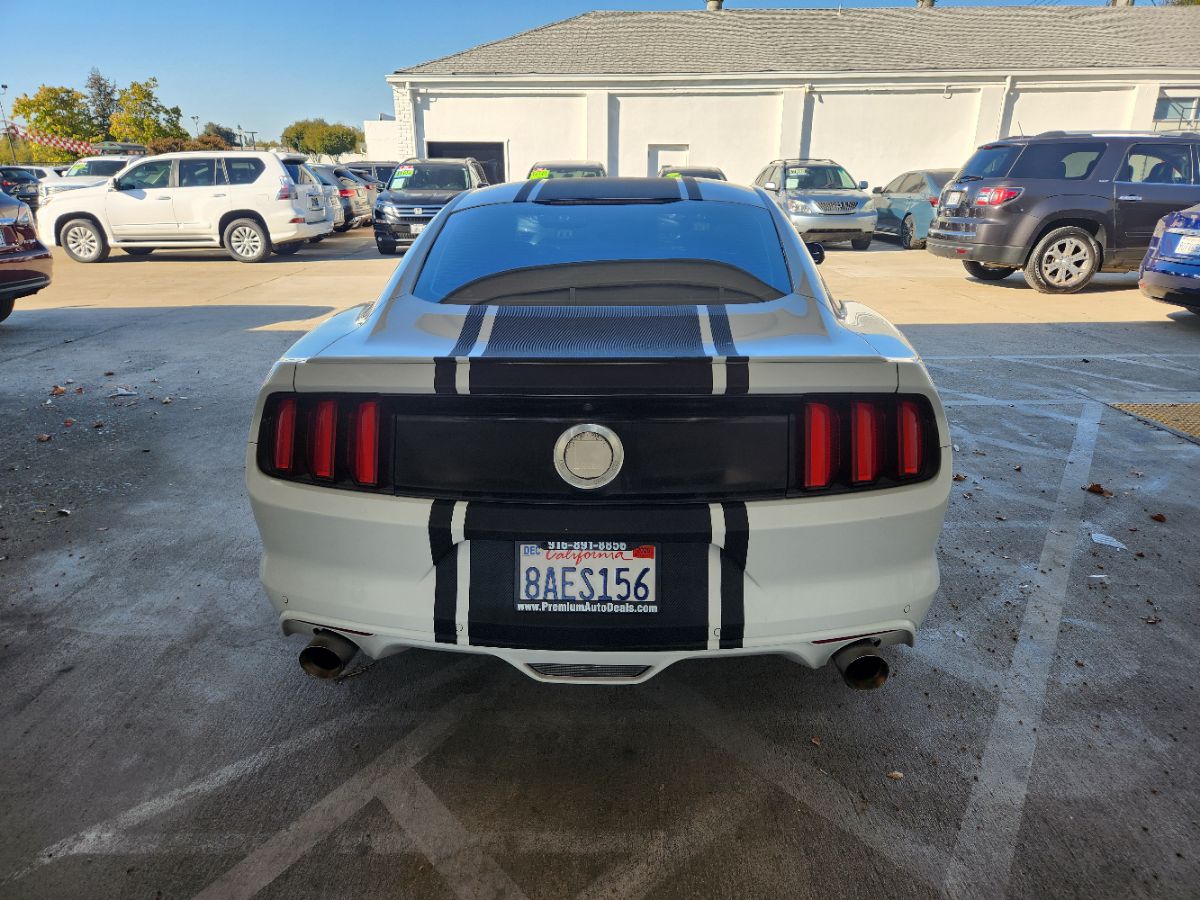 Ford Mustang photo 4