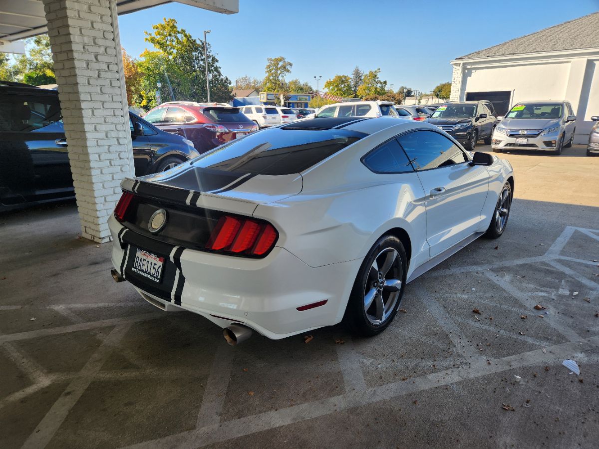 Ford Mustang photo 5
