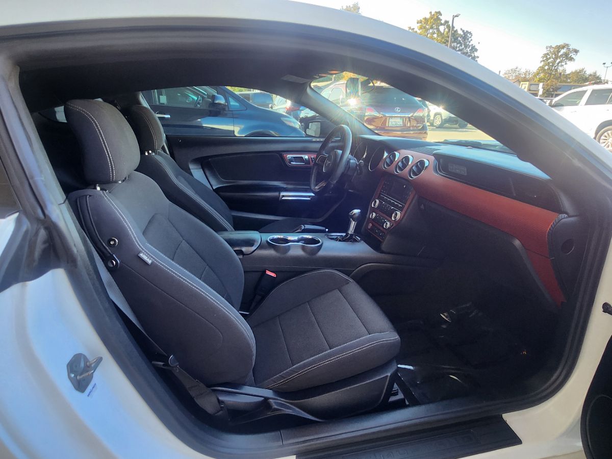Ford Mustang photo 11