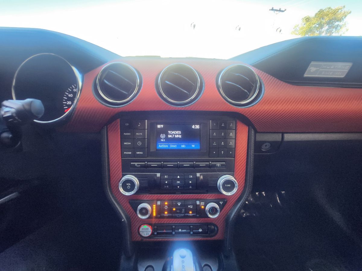 Ford Mustang photo 13