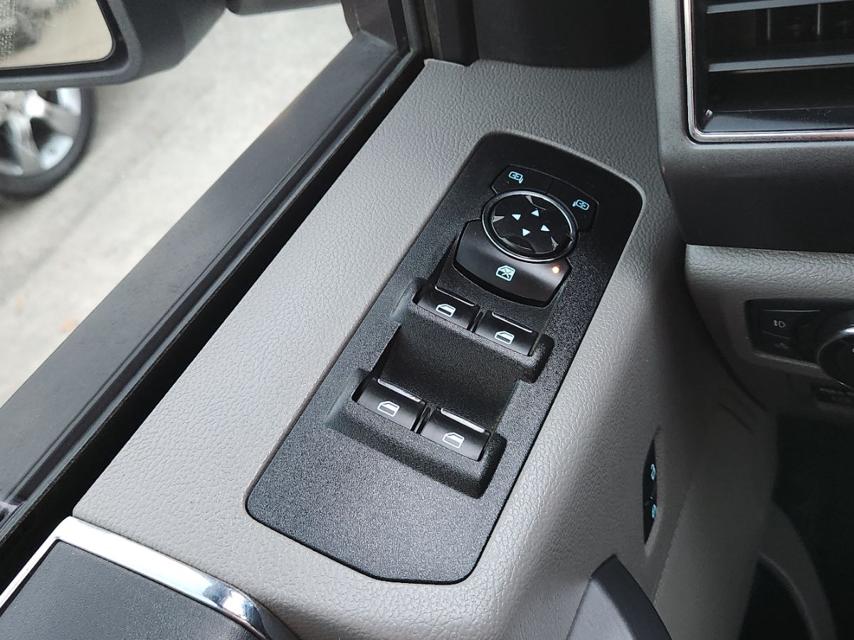Ford F-150 photo 21