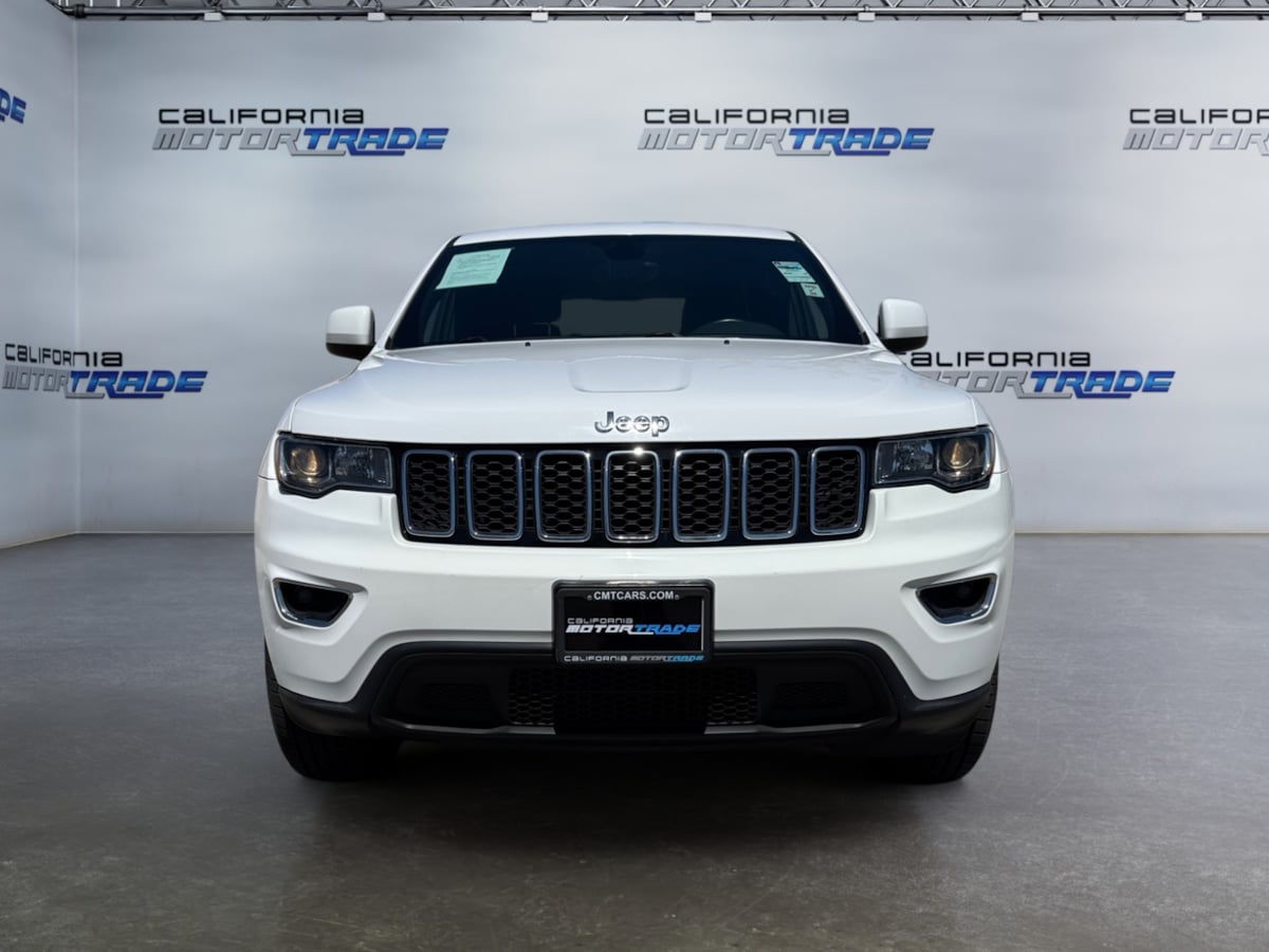 2017 Jeep Grand Cherokee Laredo photo 2