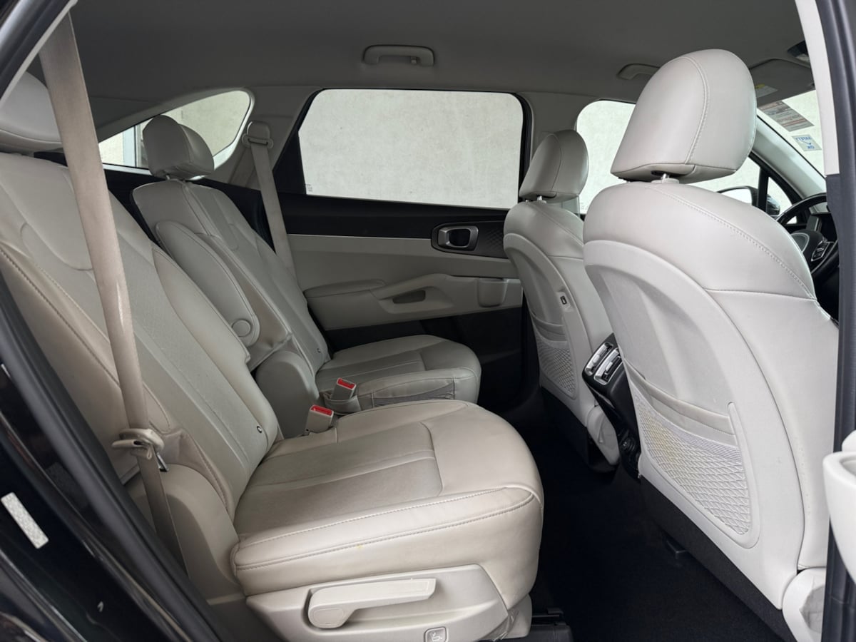 2023 Kia Sorento Hybrid EX photo 17