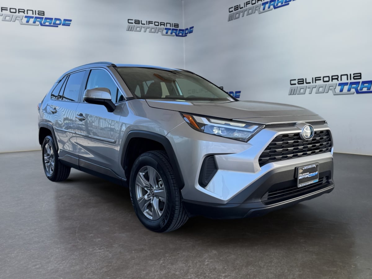 2023 Toyota RAV4 Hybrid LE photo 3
