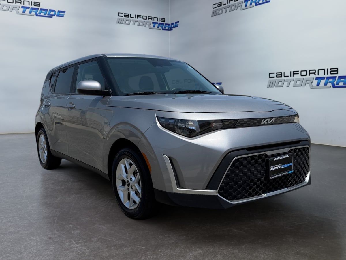2023 Kia Soul LX photo 3
