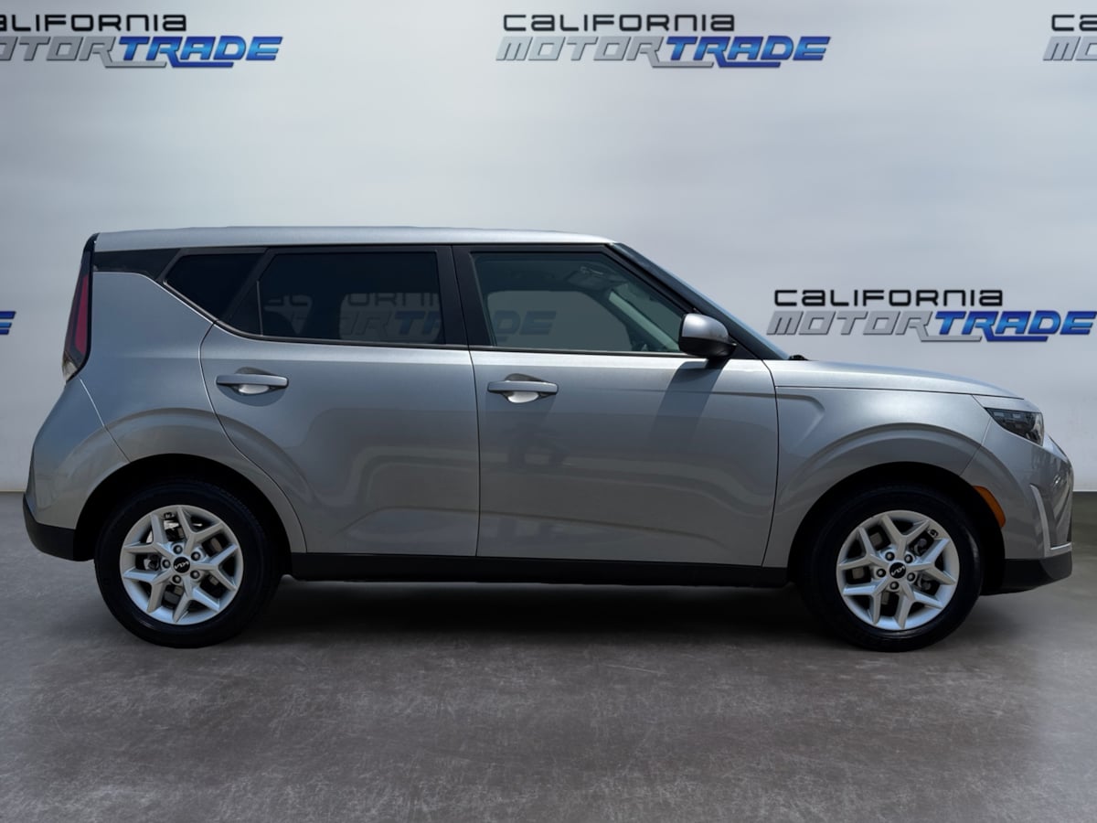 2023 Kia Soul LX photo 4