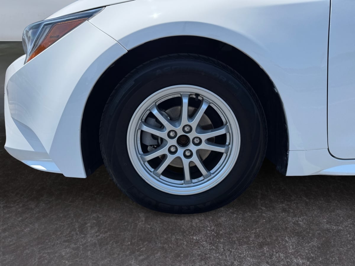 2022 Toyota Corolla Hybrid LE photo 9