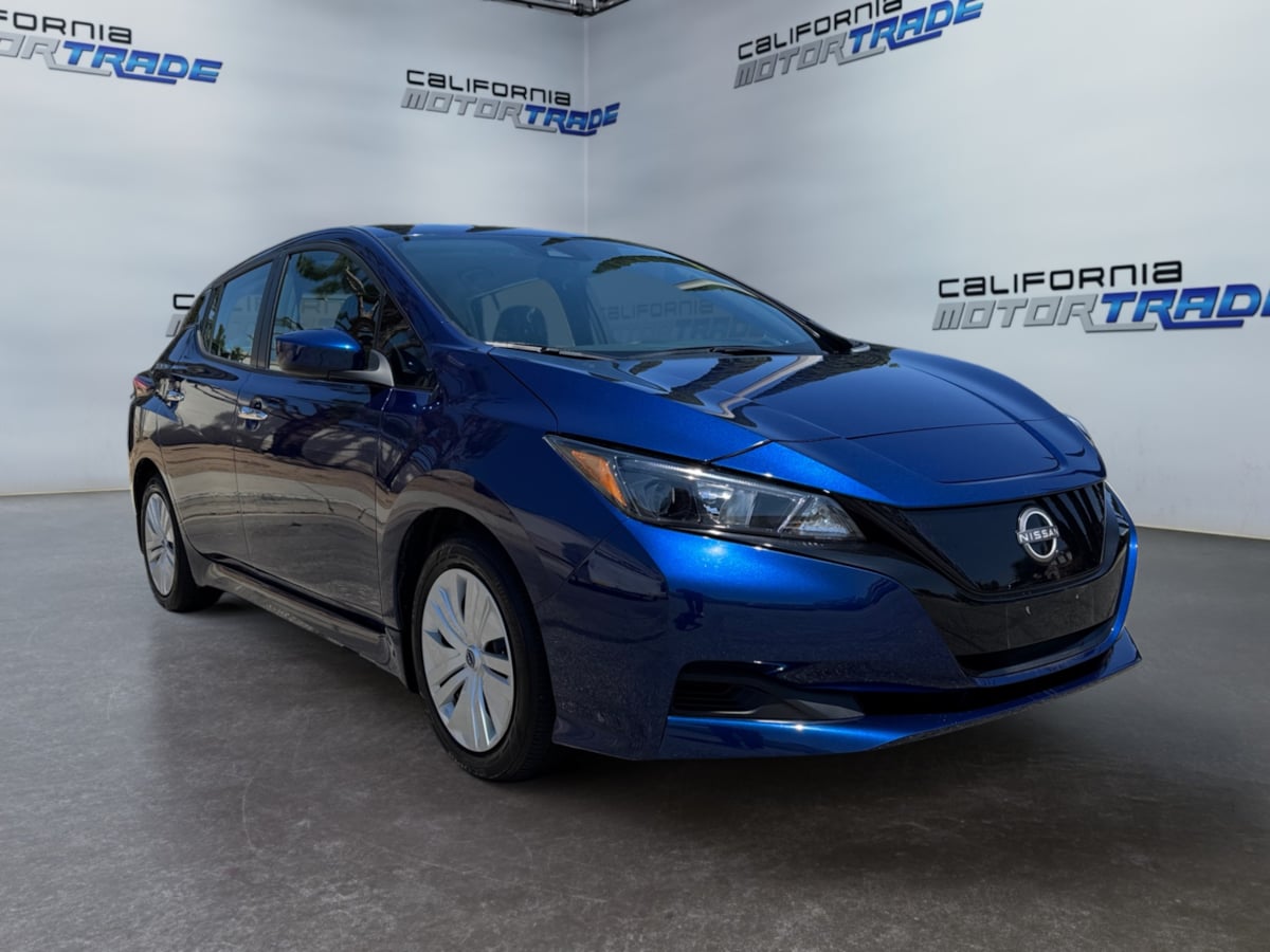 2024 Nissan Leaf S photo 2