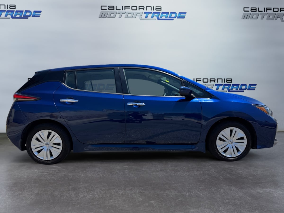 2024 Nissan Leaf S photo 3