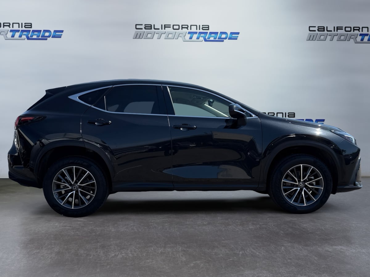 2022 Lexus NX 250 AWD photo 4