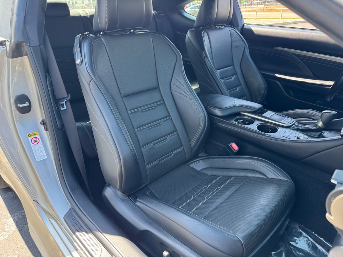 2016 Lexus RC 200t photo 19