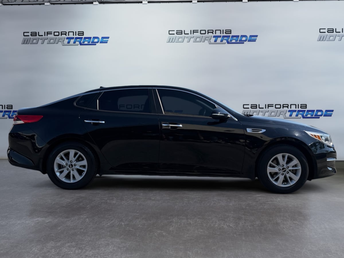 2016 Kia Optima LX photo 3