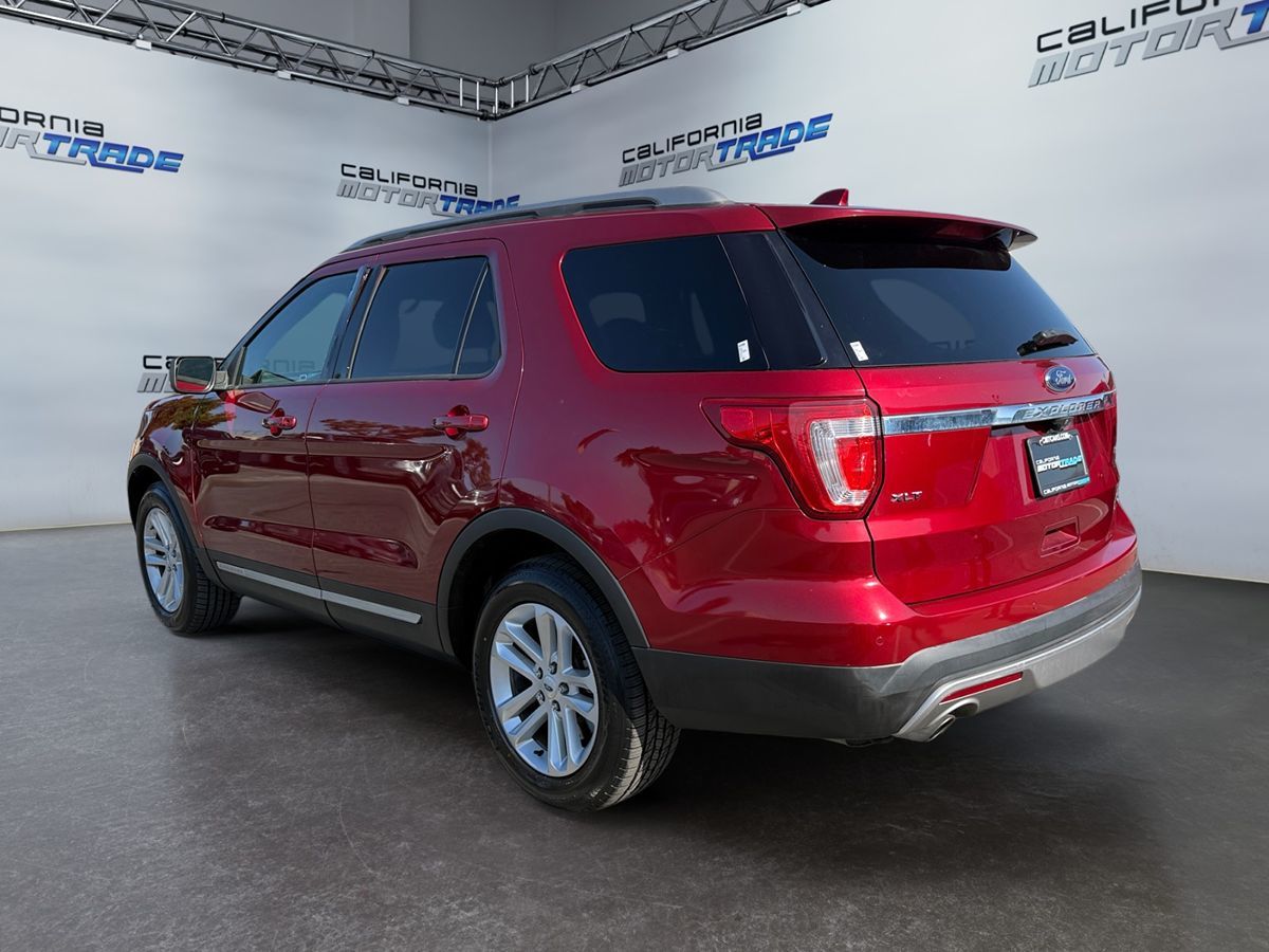 2017 Ford Explorer XLT photo 6