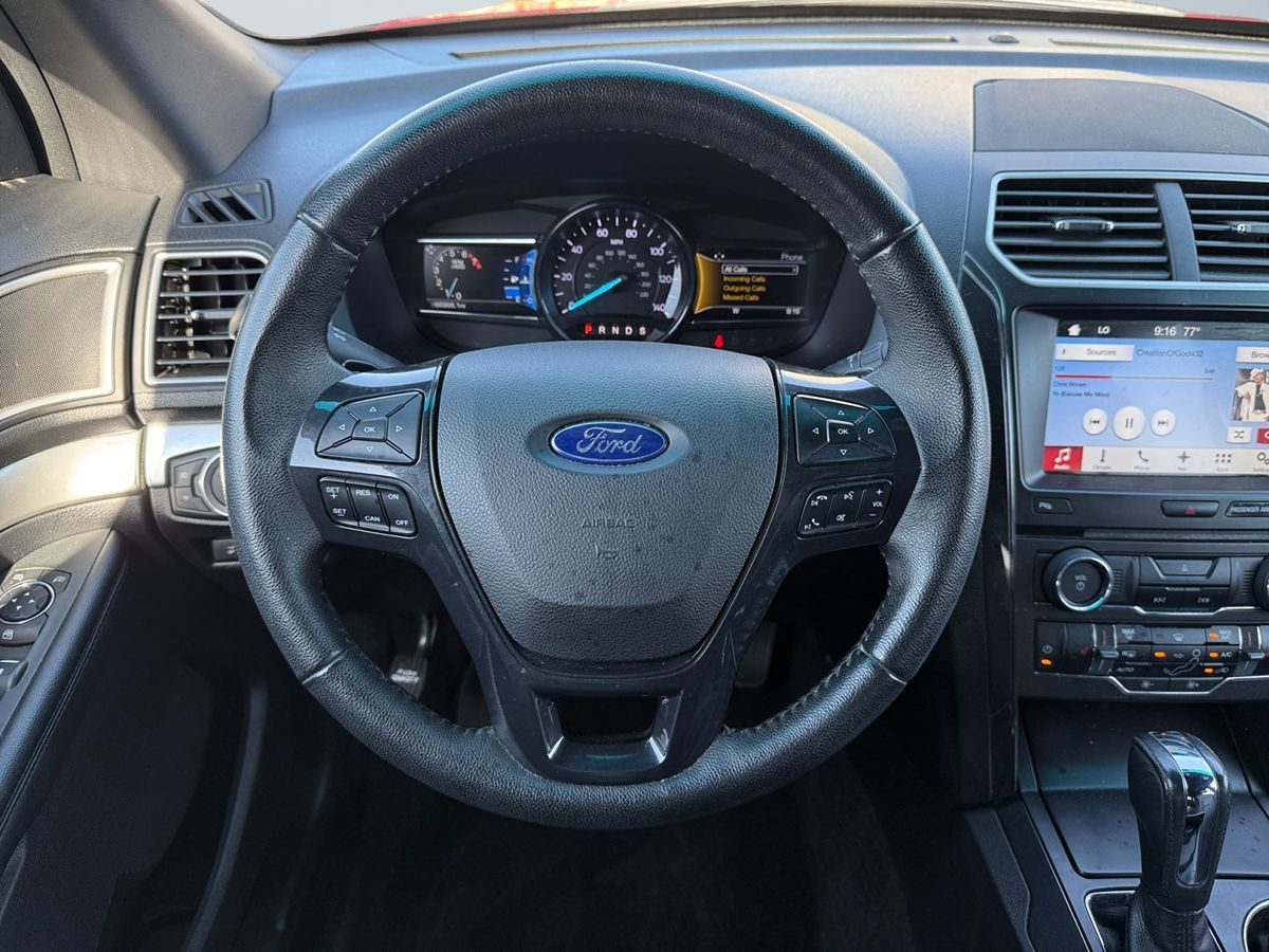 2017 Ford Explorer XLT photo 11