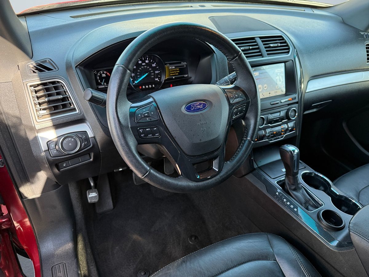 2017 Ford Explorer XLT photo 14