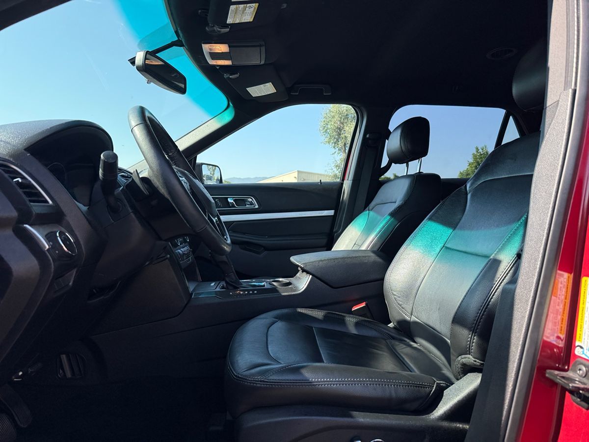 2017 Ford Explorer XLT photo 15