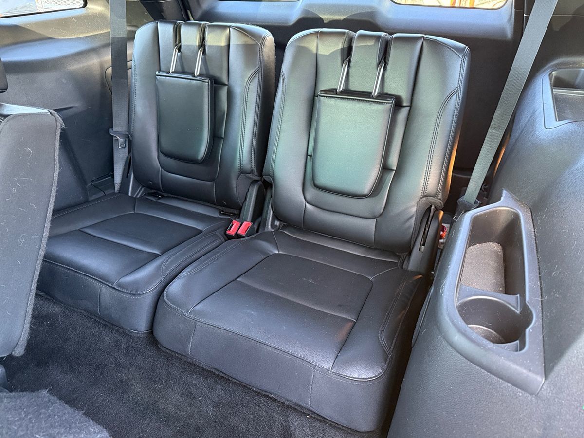 2017 Ford Explorer XLT photo 16