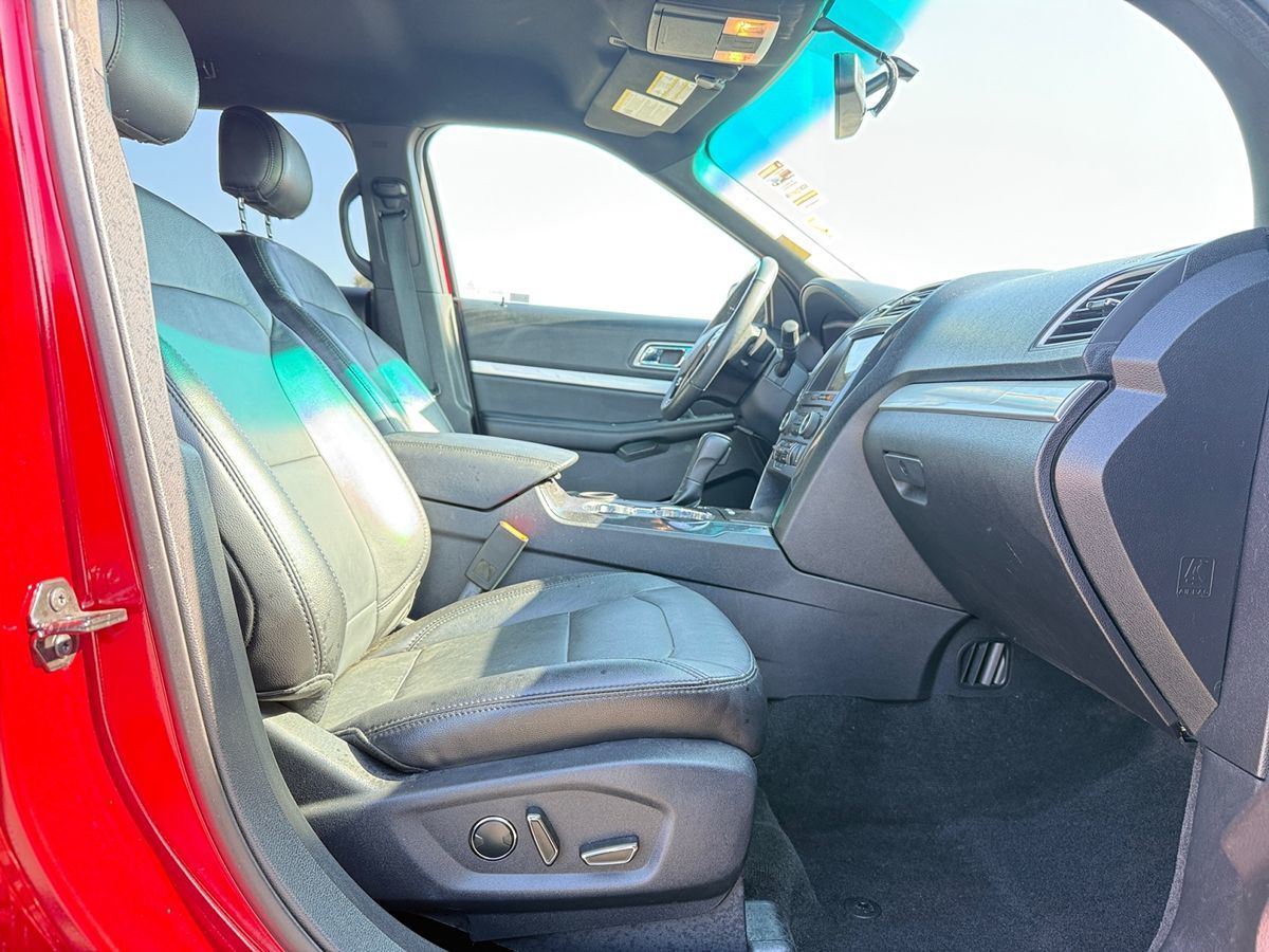2017 Ford Explorer XLT photo 18