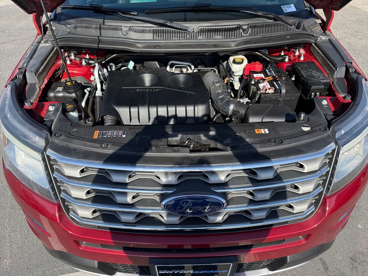 2017 Ford Explorer XLT photo 19