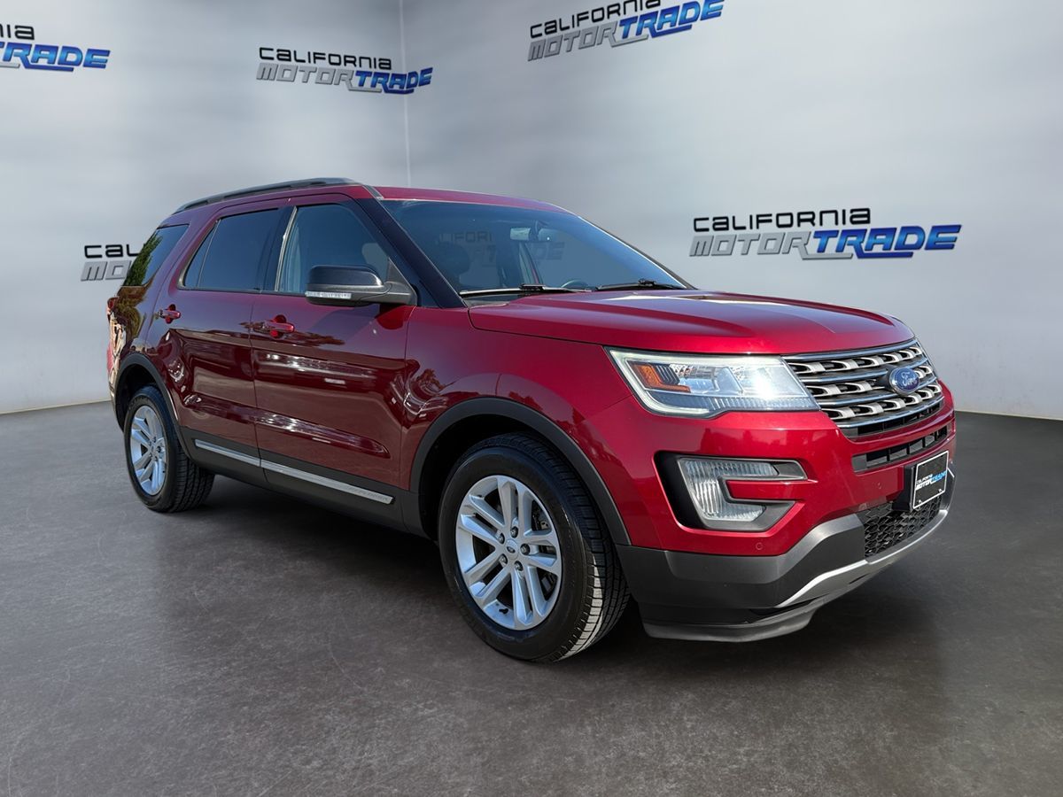 2017 Ford Explorer XLT photo 2