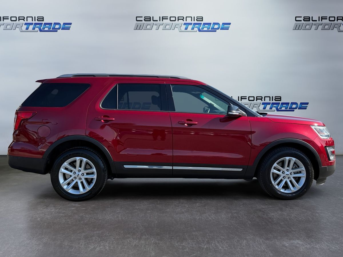 2017 Ford Explorer XLT photo 3
