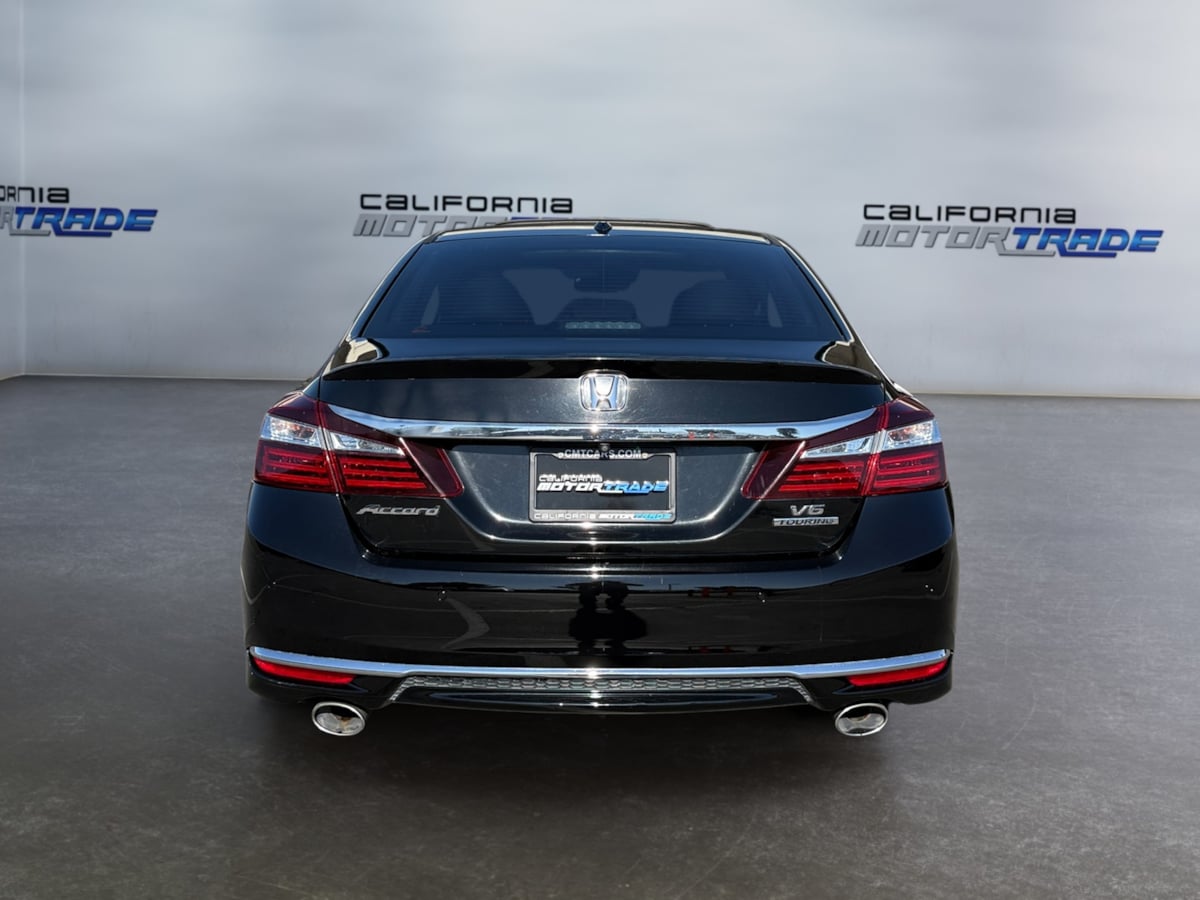 2017 Honda Accord Touring photo 4
