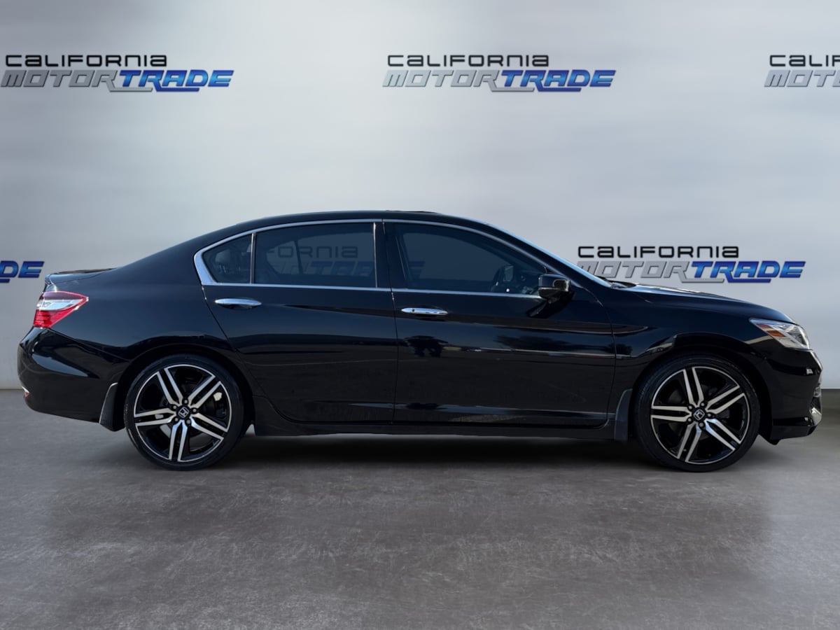 2017 Honda Accord Touring photo 2