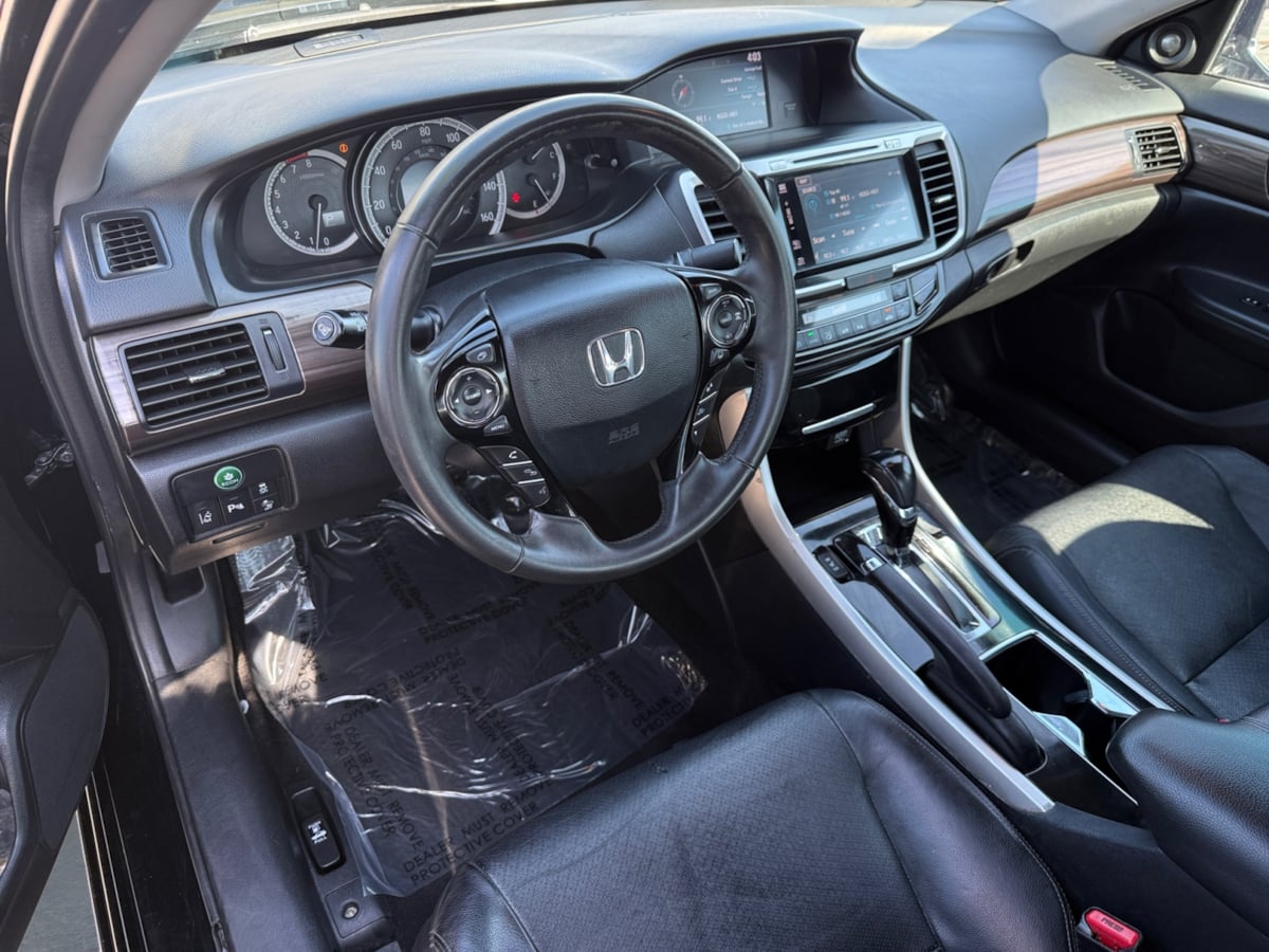 2017 Honda Accord Touring photo 13