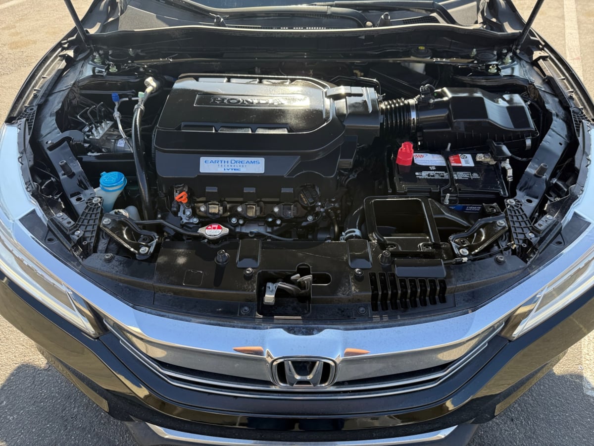 2017 Honda Accord Touring photo 18